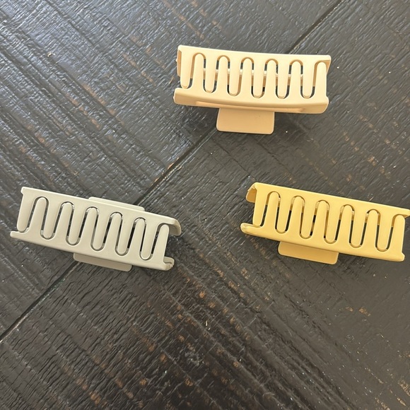 🎈4 LISTINGS FOR $20!! 3 brand new hair claw clips - Picture 2 of 5